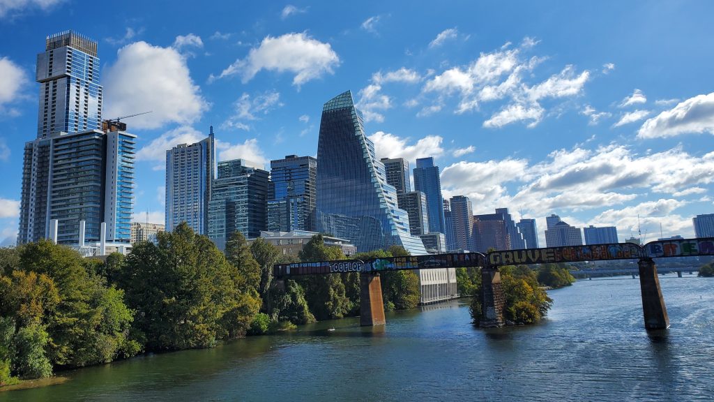 pfluger pedestriant bridge austin texas skyline
